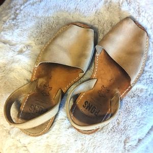 Pons Sandals
